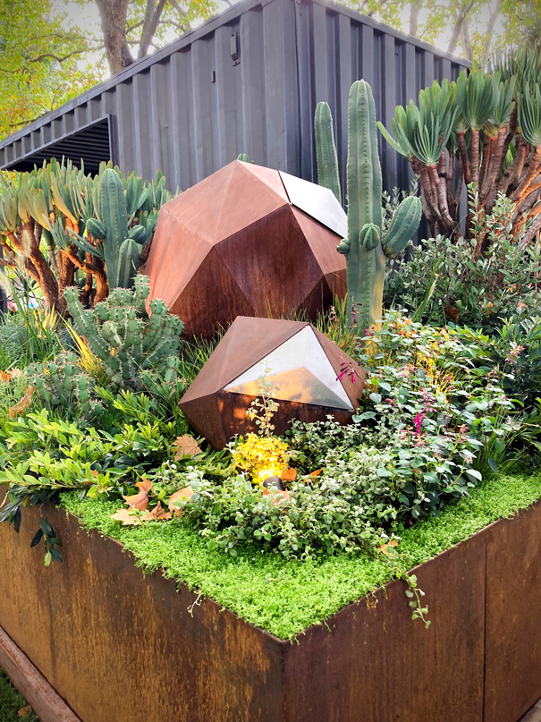 Show garden at MIFGS 2023 by Charlie Albone featuring a sculpture by Lump Studio